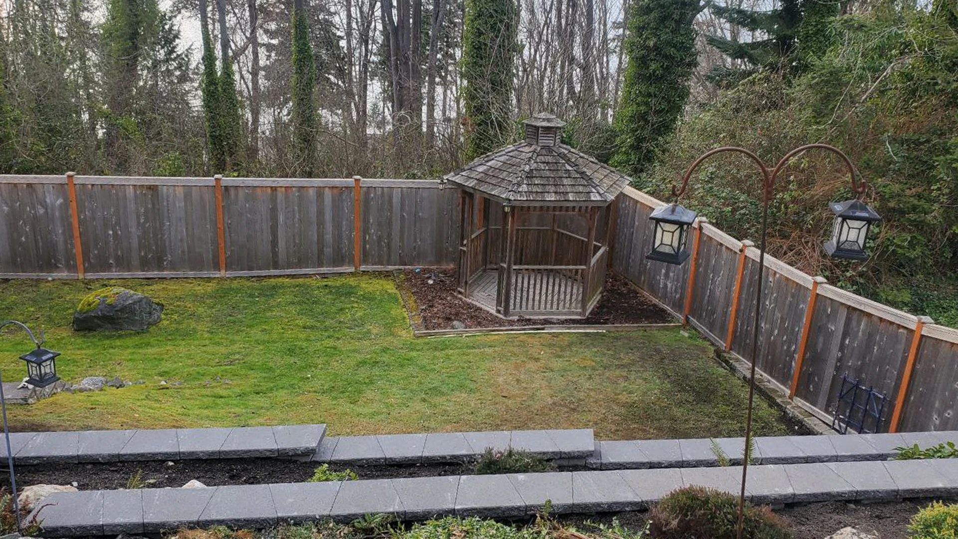 Backyard Retaining Wall in Washington by Ecua Landscaping, photo 8 of 9